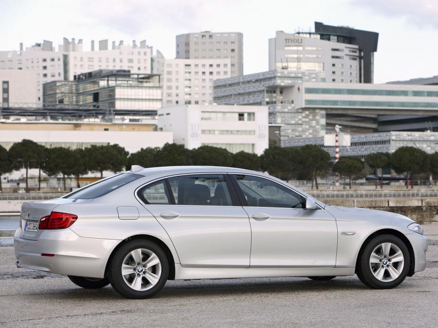  BMW 528Li 2010 года  (фото 9 из 16)